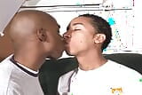 Dua Black Twinks Kiss dan Jilat pantat mereka sebelum mengepam satu sama lain snapshot 1