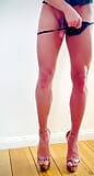 Sissy Femboy zeigt Beine und spritzt ab snapshot 1