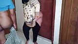 Gujarati sexy tante neukt de beha-verkoper in huis! snapshot 7