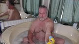 Tubby-Papi in der Wanne snapshot 5