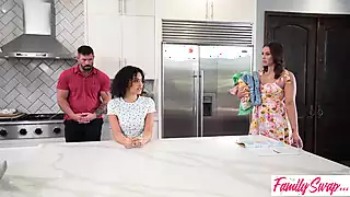 Sus bragas están en el piso. ¿Qué estaban haciendo ustedes?" Mandy ...