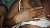 Sri Lanka novia ordeñando sus senos - video sexy snapshot 7