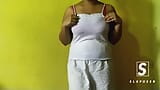 Une adolescente sri-lankaise montre ses gros seins snapshot 1