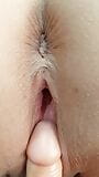 Una ragazza di 19 anni si masturba la figa stretta con un piccolo dildo snapshot 1