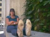 Donna con enormi piedi puzzolenti snapshot 1