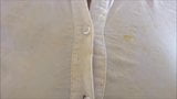 Grote borsten onder een strakke witte blouse snapshot 8