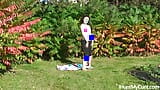 Я охотюсь за моей пиздой - украинская горничная Stefania дрочит свою идеальную киску в саду snapshot 3