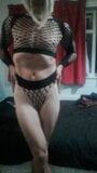 Travestiet mietje lanalovebums voorovergebogen in sexy lingerie poseren haar strakke kont snapshot 1