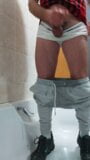 Scallyoscar pisse dans son pantalon de jogging snapshot 14