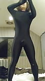 Volledige body tights, rauwe wisseling van kleding, masturbatie, volwassen man snapshot 6