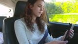 La demi-sœur asmr mignonne suce son beau-père pour une pute de voiture lesbienne snapshot 4