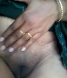 Desi tante borsten en poesje laten zien snapshot 3