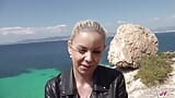 Exploradora alemana - casting de sexo en la playa de Mallorca con Julia Parker snapshot 11