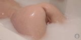 Angela White - Masturbazione australiana con tette piccole in bagno snapshot 13