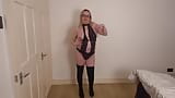 Lingerie noire en dentelle et strip-tease en bottes hautes snapshot 5