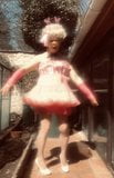 肥胖的娘娘腔猪穿着粉色芭蕾舞短裙在户外玩耍 snapshot 1