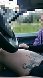 Getrouwde vrouw stapt in mijn auto en zuigt aan mijn lul snapshot 5