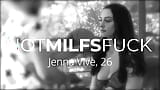 Jenna Vive hızlı sikiş makinesinden ve şehvetli delikanlıdan cinsel olarak memnun oldu! snapshot 1