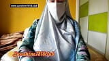 Arabisk muslimsk tjej i en blå hijab inspelad onanerar på webbkamera 20 mars snapshot 10