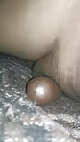 Masturbándose en cama snapshot 2