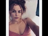 Riley Keough, provocare cu masturbare snapshot 14