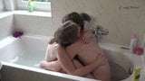 Clip 80P-Ar-b - Girlfriend In The Tub - Foreplay - 09:45min, snapshot 2