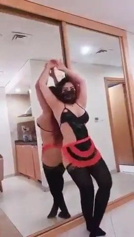 Sexy redhead belly dance