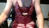 Travestito vestito di rosso dalla webcam snapshot 4