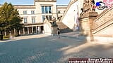 Adolescenta naturală germană de alături încearcă o întâlnire reală pe nevăzute în public snapshot 3