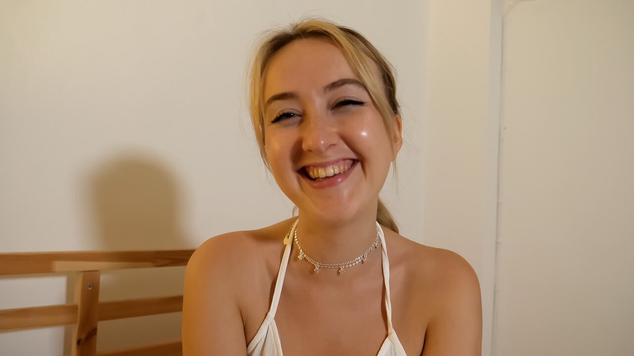 Sex nebun fierbinte cu Ann Joy după cină. este atât de senzuală în acest porno de casă.