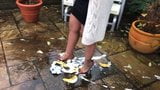 Milf lerares die banaan en yoghurt op hakken rookt en verplettert snapshot 8