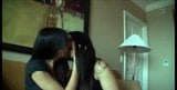 Lesbiană care face snogging la camera web (1) snapshot 5