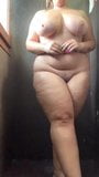 Sexy bbw tomando un ducha snapshot 10