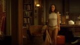 Christina Ricci - tragamonedas en una camiseta ajustada snapshot 1