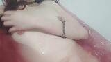 Natuurlijke trans meisje masturbatie in een bad tranny shemale tgirl transgender snapshot 7