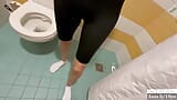 ÖFFENTLICHE TOILETTEN: Asiatisches fitgirl #anal zungenanal und #pissing fetisch im badezimmer und der toilette, schmutziges video snapshot 14