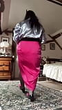 Outfit with fuchsia skirt slit on one side for a night out snapshot 1