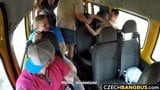 Une MILF mariée à forte poitrine fait un gangbang dans un bus snapshot 2