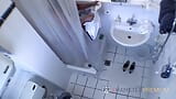 Gefilmd in de badkamer in het hotel Zur Post snapshot 3