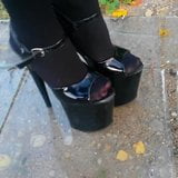 Lady L, Walking xtreme High Heels, Glasstraße. (Video kurz ver) snapshot 5