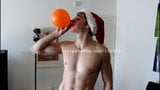 Feticismo dei palloncini - Logan sexy Babbo Natale fa scoppiare palloncini pt3 vid1 snapshot 2