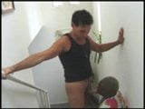 Nenek hitam dengan pantat besar dikongkek di tangga snapshot 3
