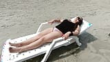 Latina sletvrouw die op het strand loopt, ontmoet Safado en heeft seks met hem zonder condoom 2 snapshot 1