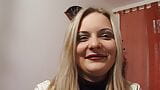 junge blondine braucht geld und massiert sich die pussy beim casting snapshot 4