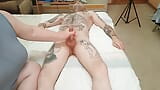 Fuß- und gesäßmassage endet mit penis-masturbation mit abspritzen-ansicht 4 snapshot 12