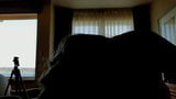 Een grote zwarte lul zuigen in een hotelkamer snapshot 3