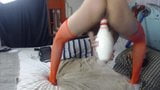 Nikki légendaire baise une quille de bowling et squirte à la demande snapshot 4