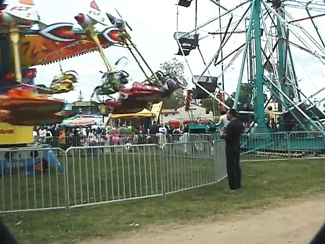 A ribanc szőke találkozik a csávóval a Luna Parkban, és hazamennek baszni