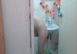 Een schattige vreemdeling betrappen onder de douche snapshot 14