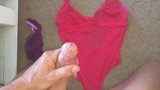 Kom klaar op een roze bodysuit snapshot 2